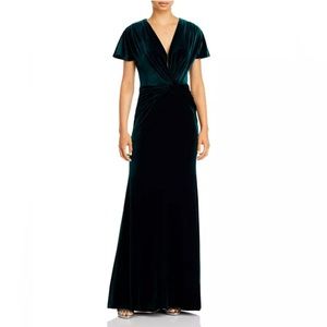 Bloomingdale’s Aqua V-Neck Velvet Gown in Hunter Green, Size 14 NEW w/Tag